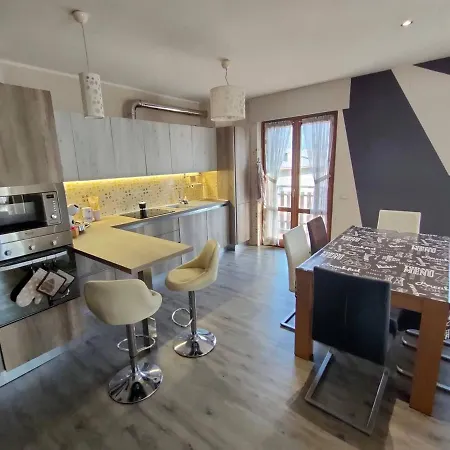 Parcheggio Gratuito, All'arco D'augusto, Chentre En 아파트 아오스타