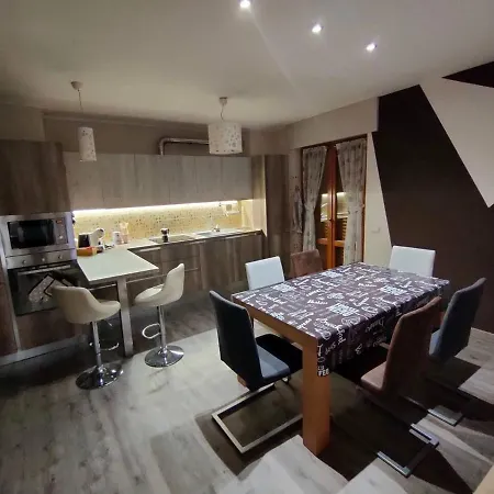 아파트 Parcheggio Gratuito, All'arco D'augusto, Chentre En *