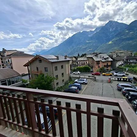 Parcheggio Gratuito, All'arco D'augusto, Chentre En * Aosta