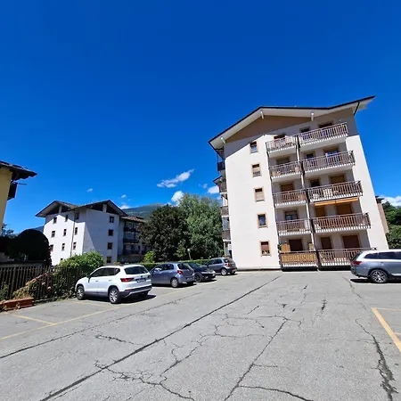Apartment Parcheggio Gratuito, All'arco D'augusto, Chentre En Aosta
