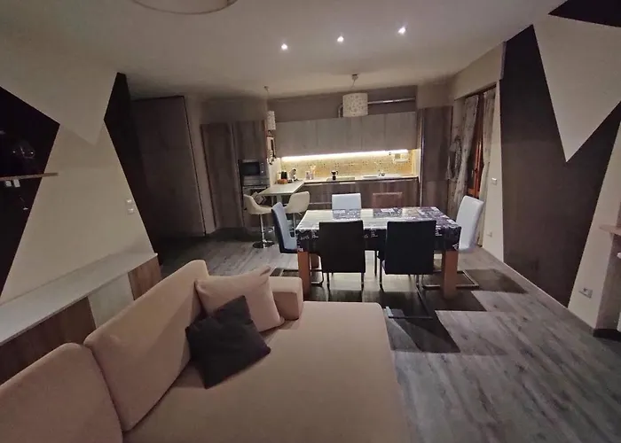 Parcheggio Gratuito, All'arco D'augusto, Chentre En Aosta