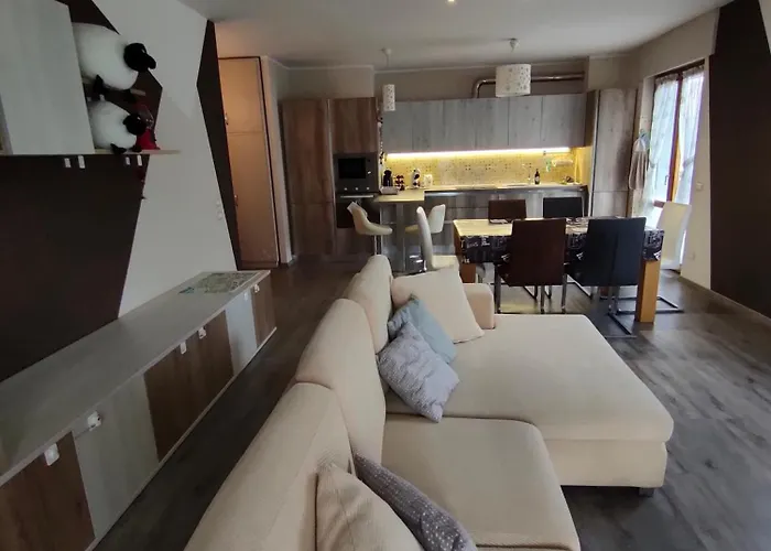 Parcheggio Gratuito, All'arco D'augusto, Chentre En Aosta